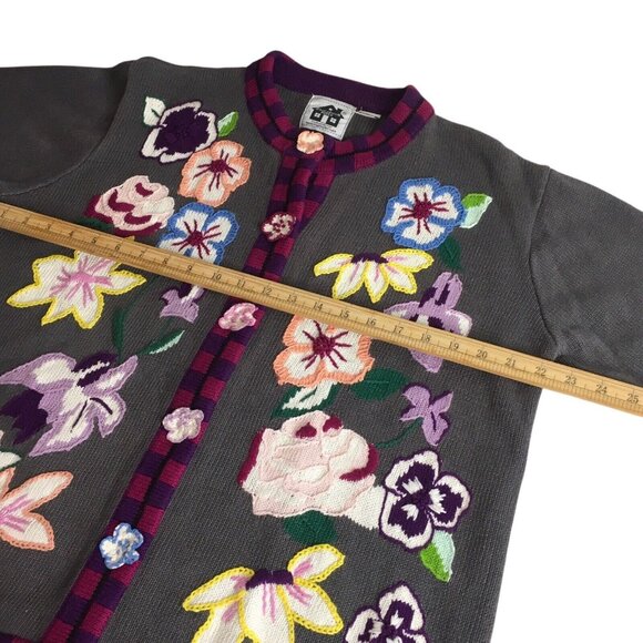 Storybook Knits Womens Embroidered Floral Cardigan Sweater Button Up Sz Large - Picture 10 of 13